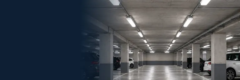 Réglettes LED étanches dans un parking souterrain